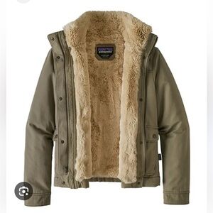 Patagonia Maple Grove jacket with fur lining olive